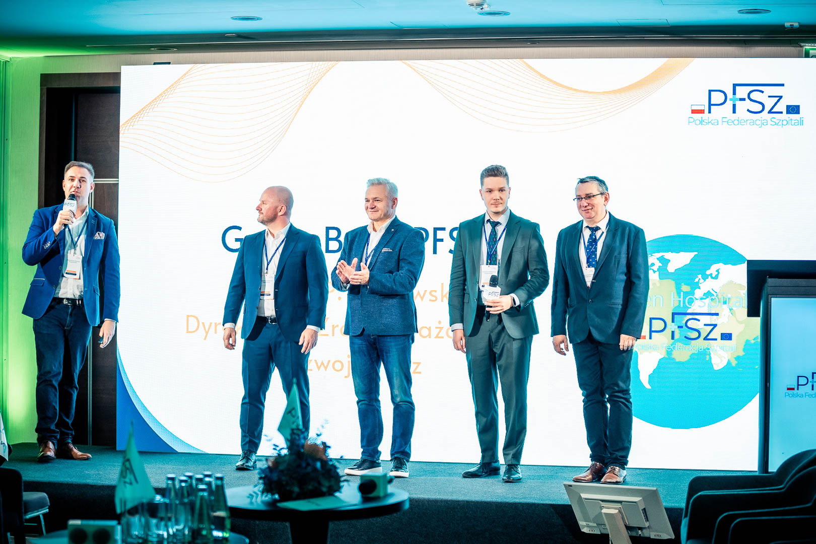 Jesienna Konferencja Programowa / Polska Federacja Szpitali Autorzy GREENBOOK Publikacja powstała dzięki współpracy zespołu ekspertów działających w ramach Biura Green Hospitals przy Polskiej Federacji Szpitali. Szczególne podziękowania kierujemy do autorów za ich wkład merytoryczny i zaangażowanie.