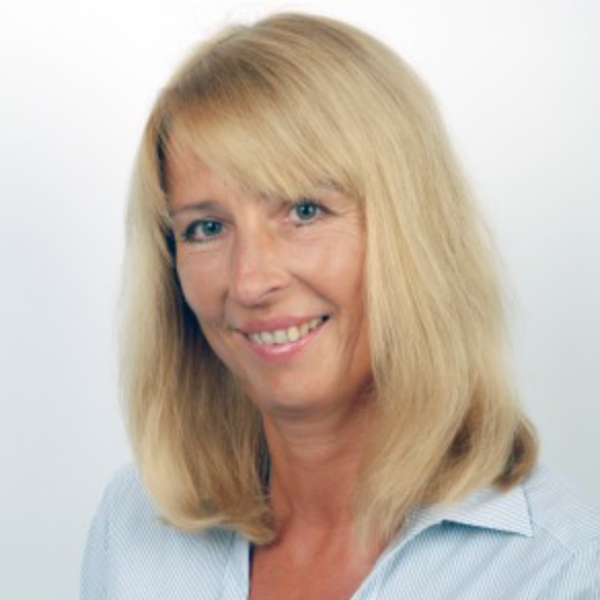 Krystyna Walendowicz Dyrektor Wojewódzki Szpital Rehabilitacyjny im. Dr S. Jasińskiego w Zakopanem Wiceprzewodnicząca Prezydium Rady Naczelnej PFSz Krystyna Walendowicz Dyrektor Wojewódzki Szpital Rehabilitacyjny im. Dr S. Jasińskiego w Zakopanem Wiceprzewodnicząca Prezydium Rady Naczelnej PFSz